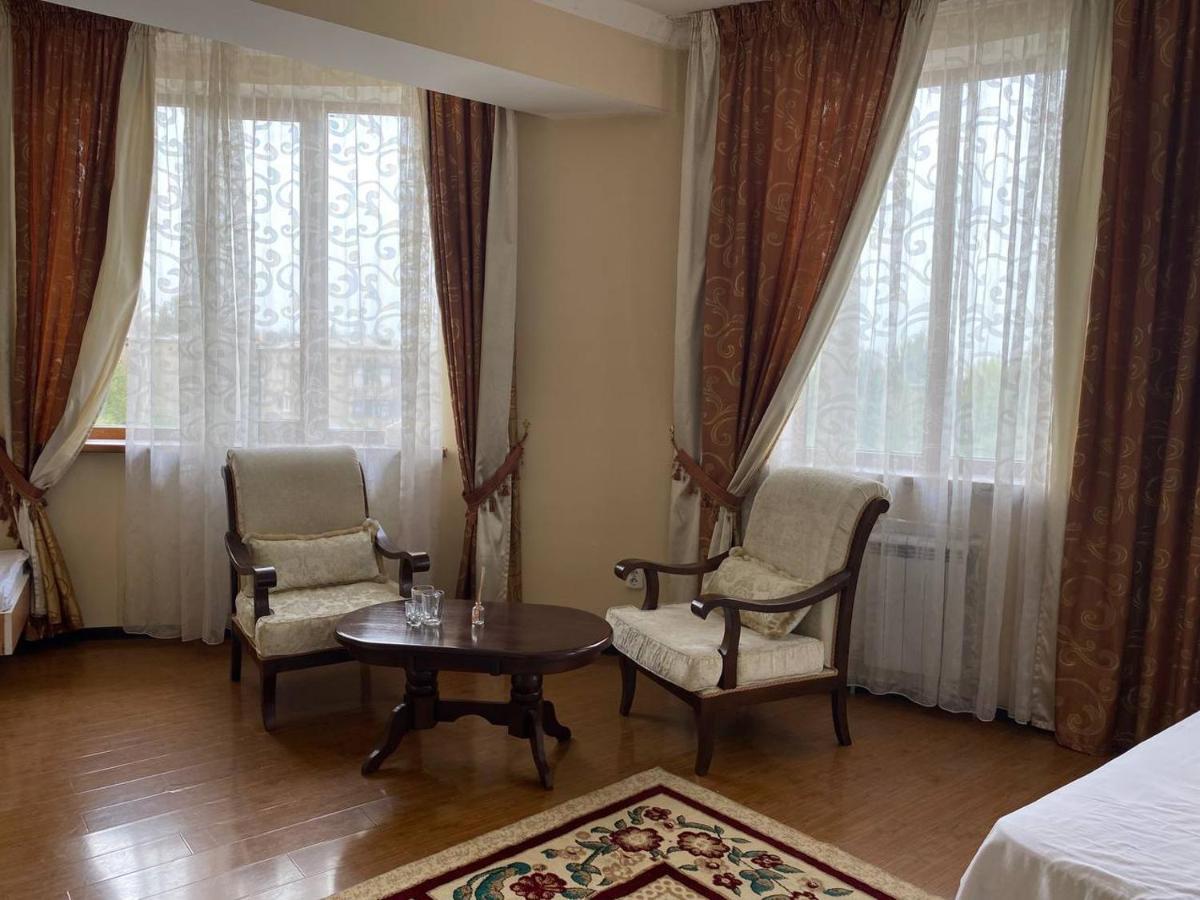 King House Hotel Biskek Kültér fotó