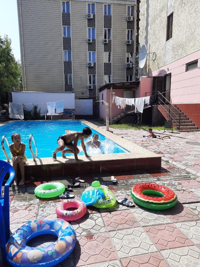 King House Hotel Biskek Kültér fotó