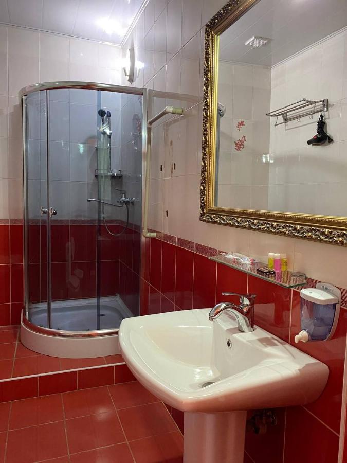 King House Hotel Biskek Kültér fotó