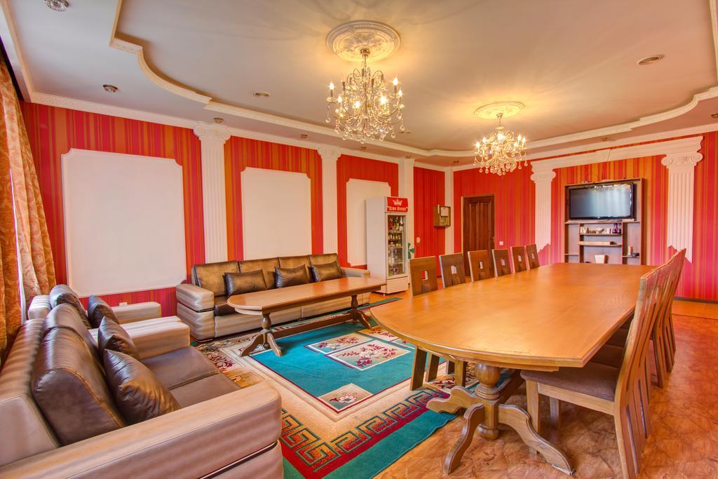 King House Hotel Biskek Kültér fotó