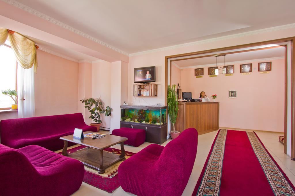 King House Hotel Biskek Kültér fotó