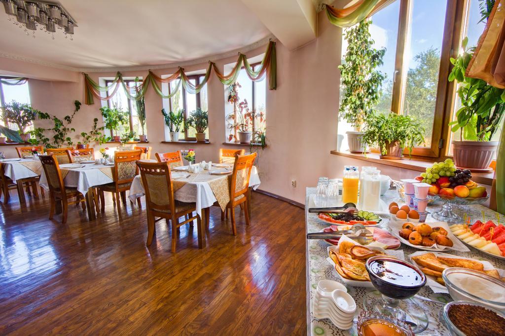 King House Hotel Biskek Kültér fotó