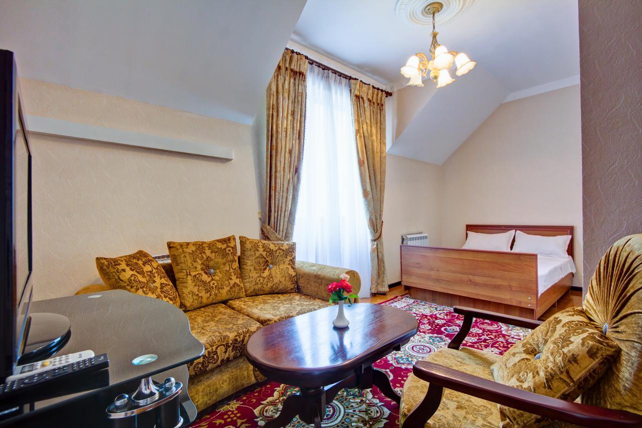 King House Hotel Biskek Kültér fotó