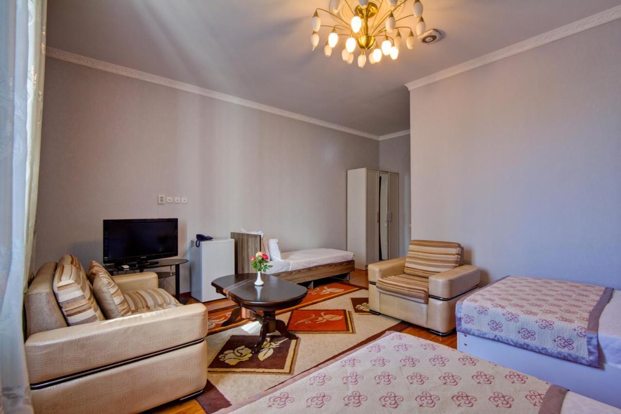 King House Hotel Biskek Kültér fotó