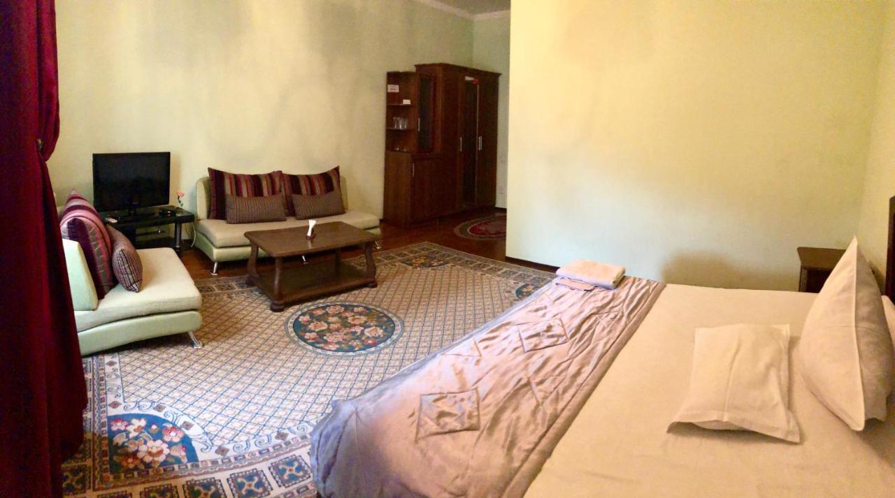 King House Hotel Biskek Kültér fotó