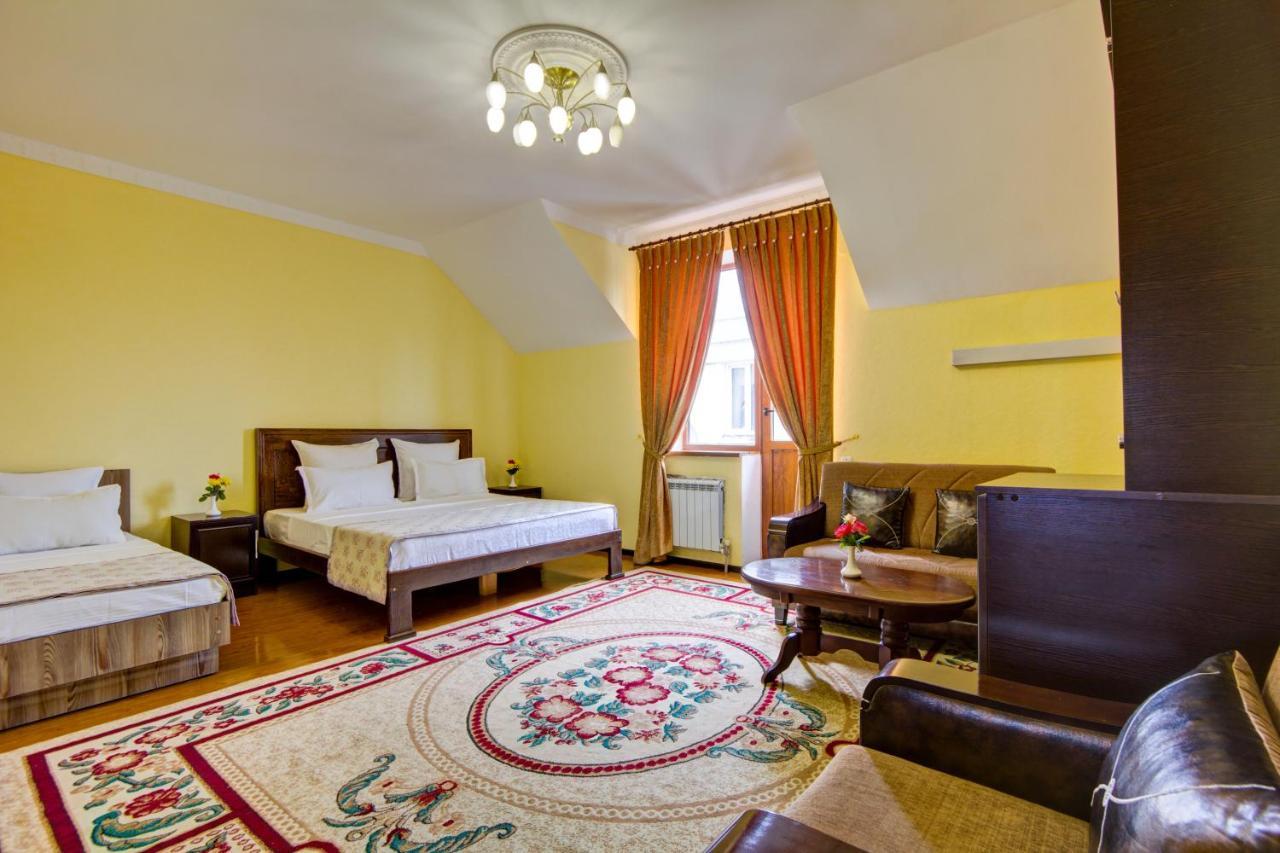 King House Hotel Biskek Kültér fotó