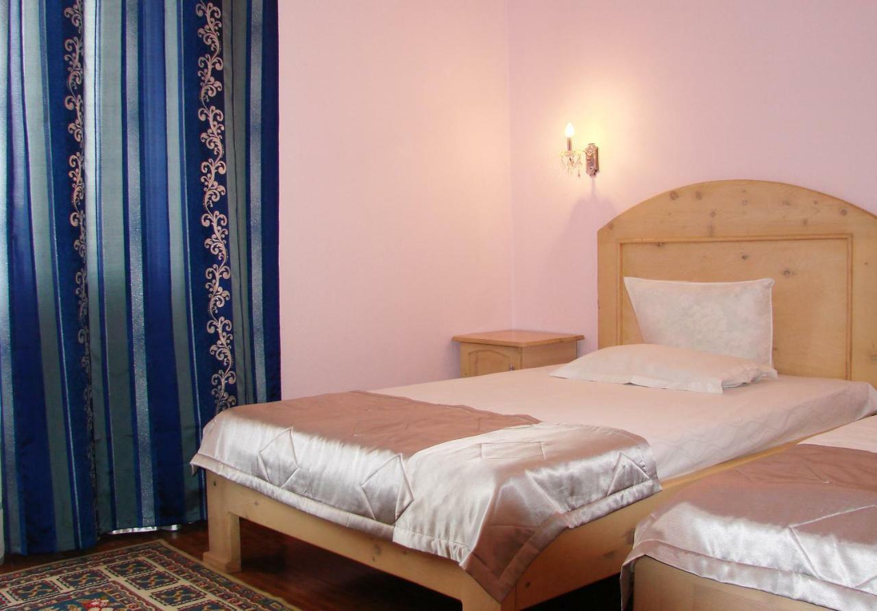 King House Hotel Biskek Kültér fotó