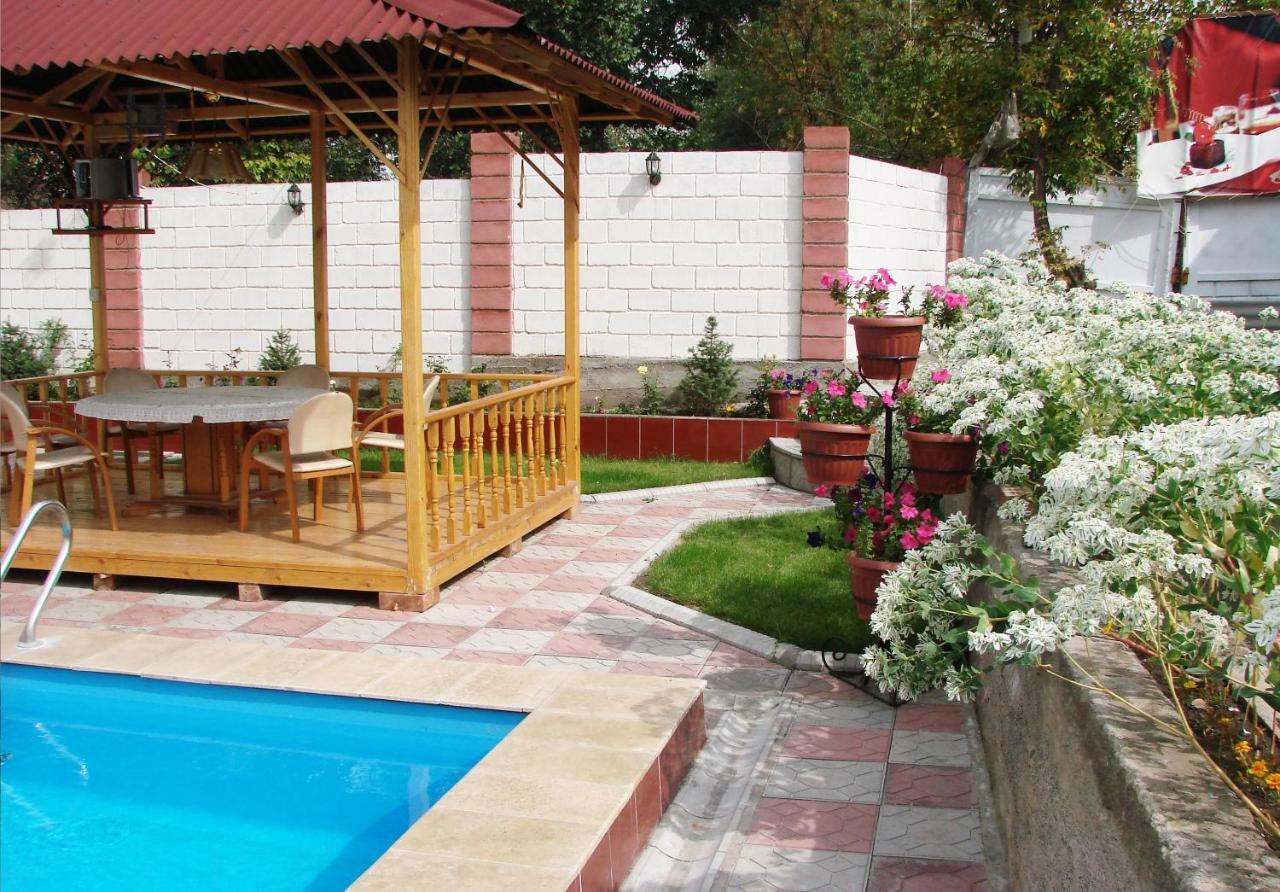 King House Hotel Biskek Kültér fotó