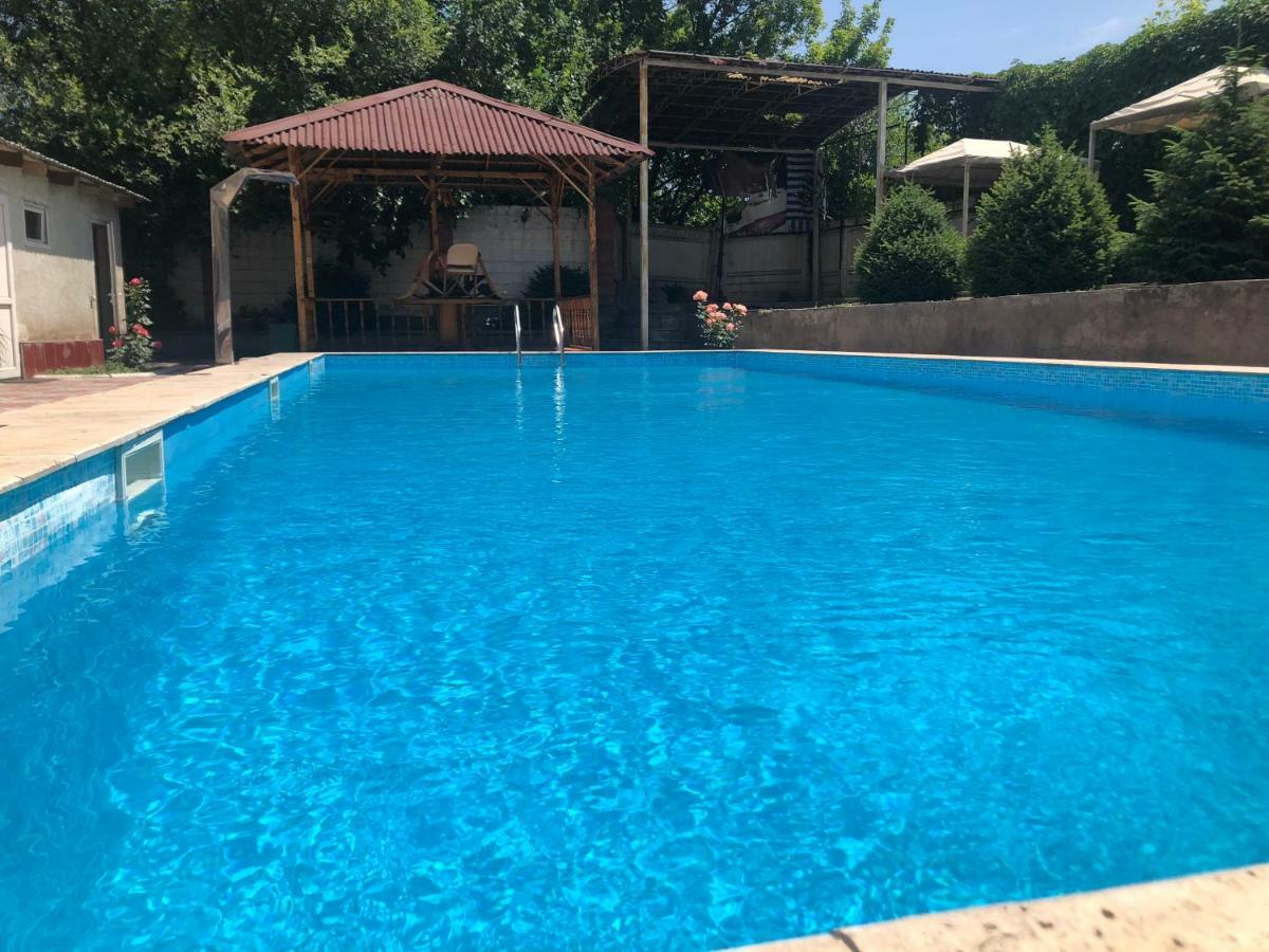 King House Hotel Biskek Kültér fotó