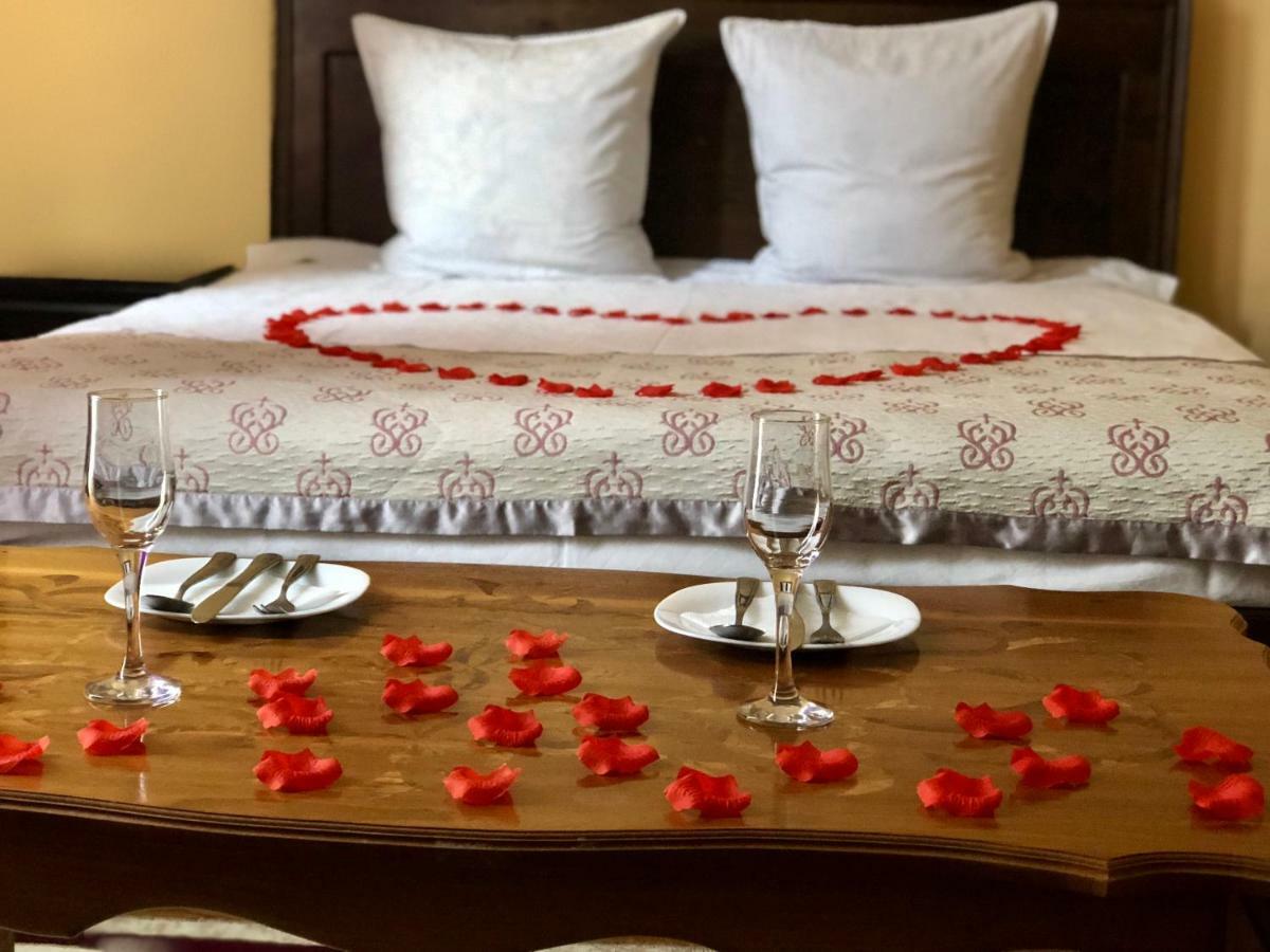 King House Hotel Biskek Kültér fotó
