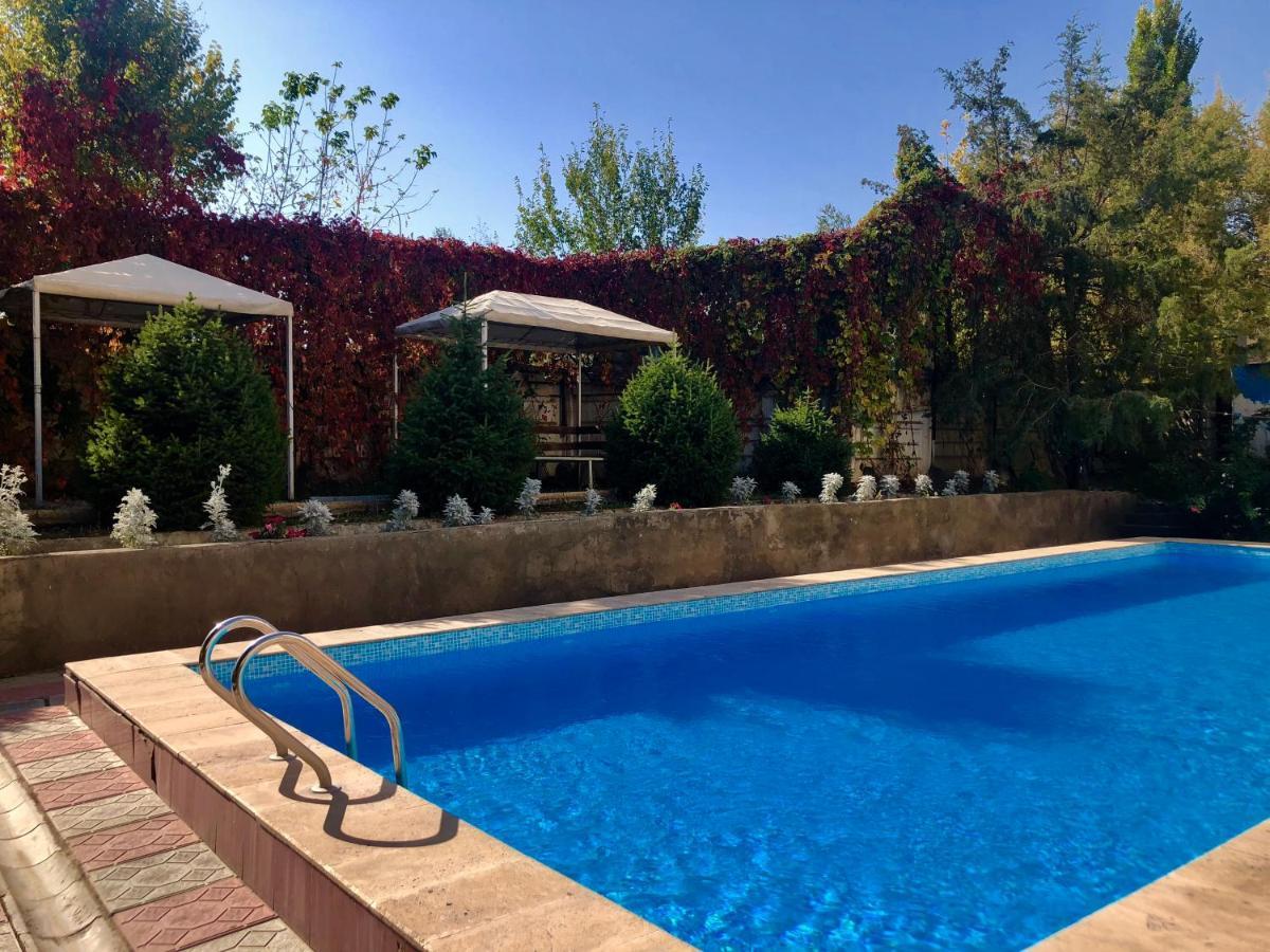 King House Hotel Biskek Kültér fotó